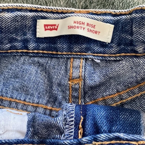 Acid Wash High Rise Levis Shorts (Kids) - Picture 4 of 5